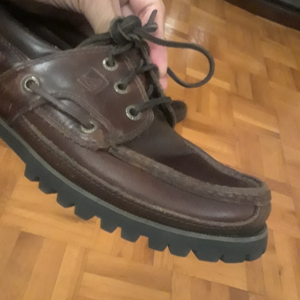 2/40 Sperry boat shoes